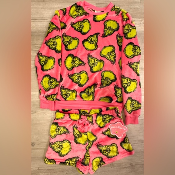 COPY - The Grinch Pink(mas) Women Pink Fleece PJ Set Medium (M) - Picture 1 of 4